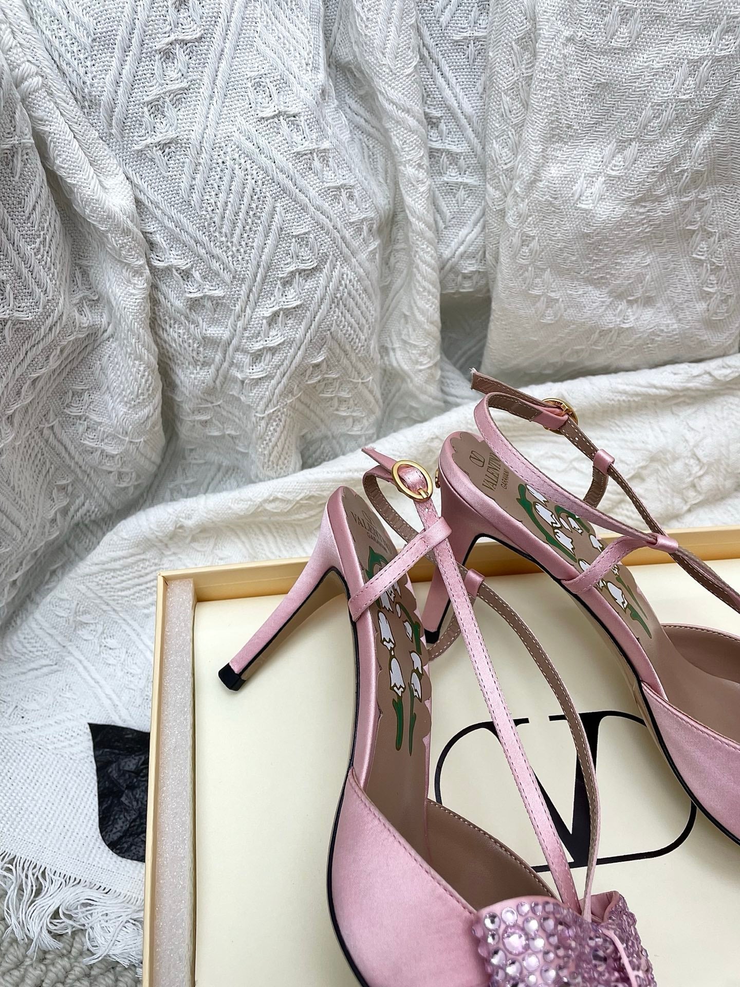 VT 26s Slingback 80 Light Pink Rhinestone Silk Sheepskin 611406