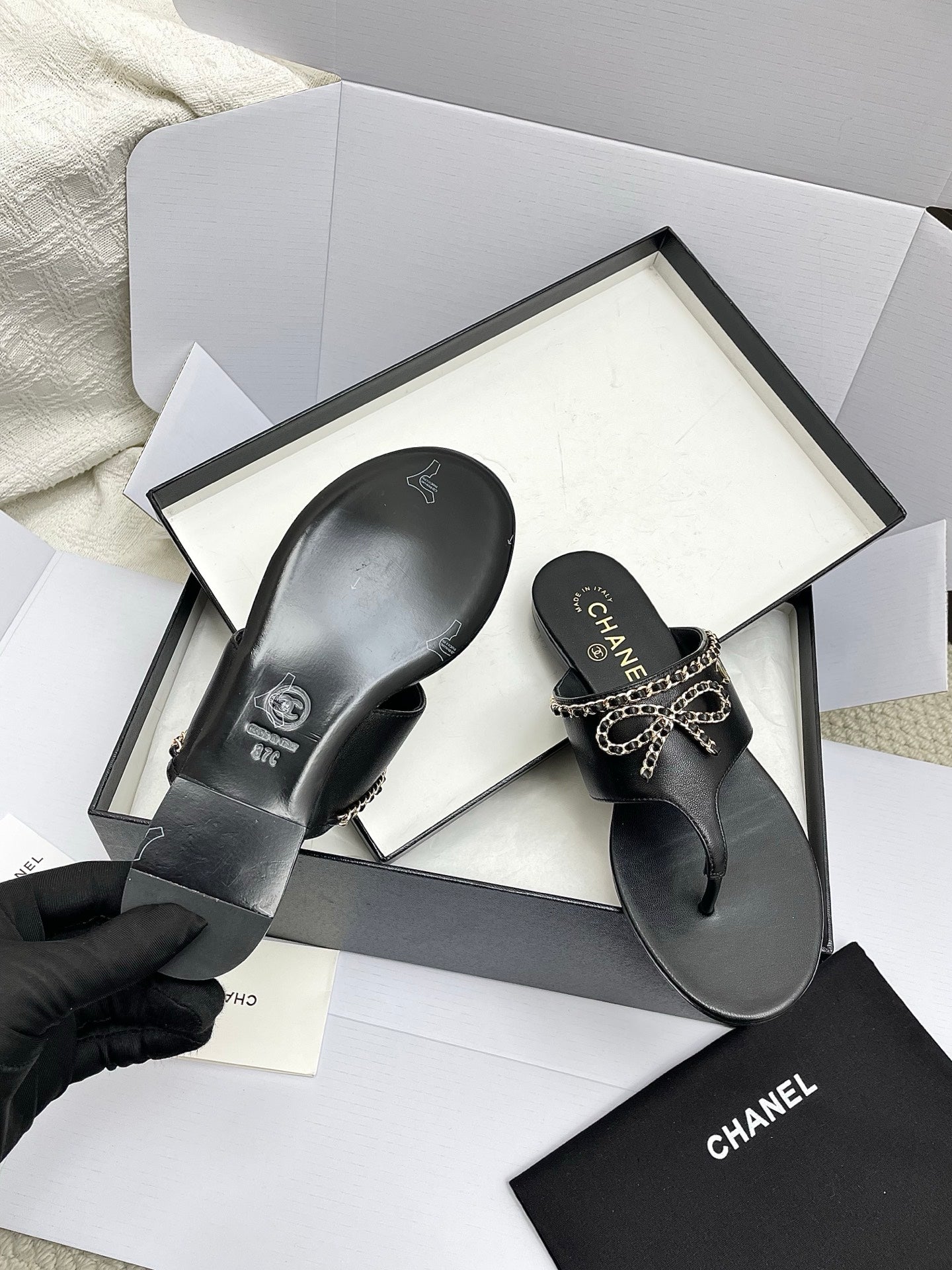 CC 26s Thong Sandals Black Sheepskin 645322
