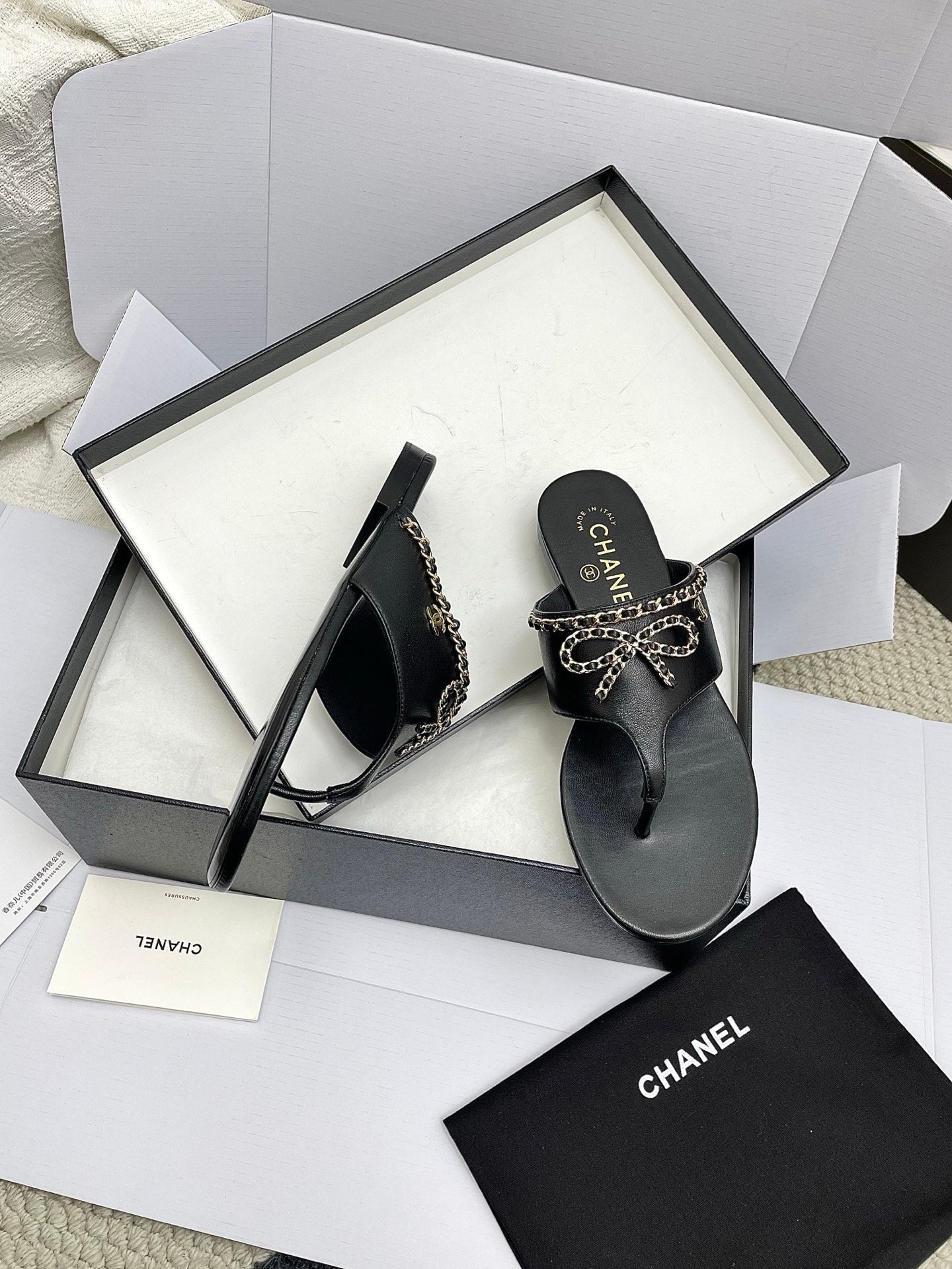 CC 26s Thong Sandals Black Sheepskin 645322
