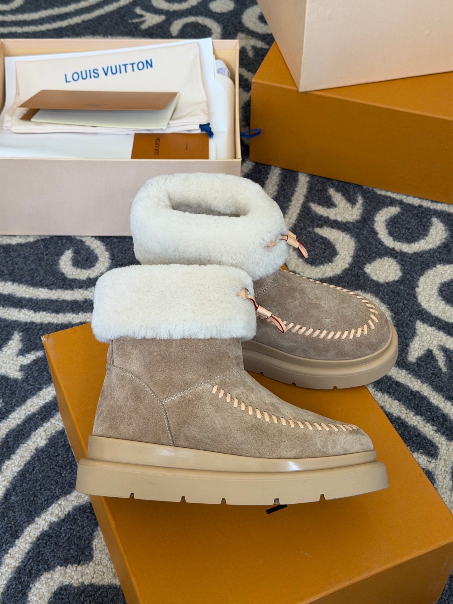 LV 25 Snow Boots Beige Suede Wool 576949