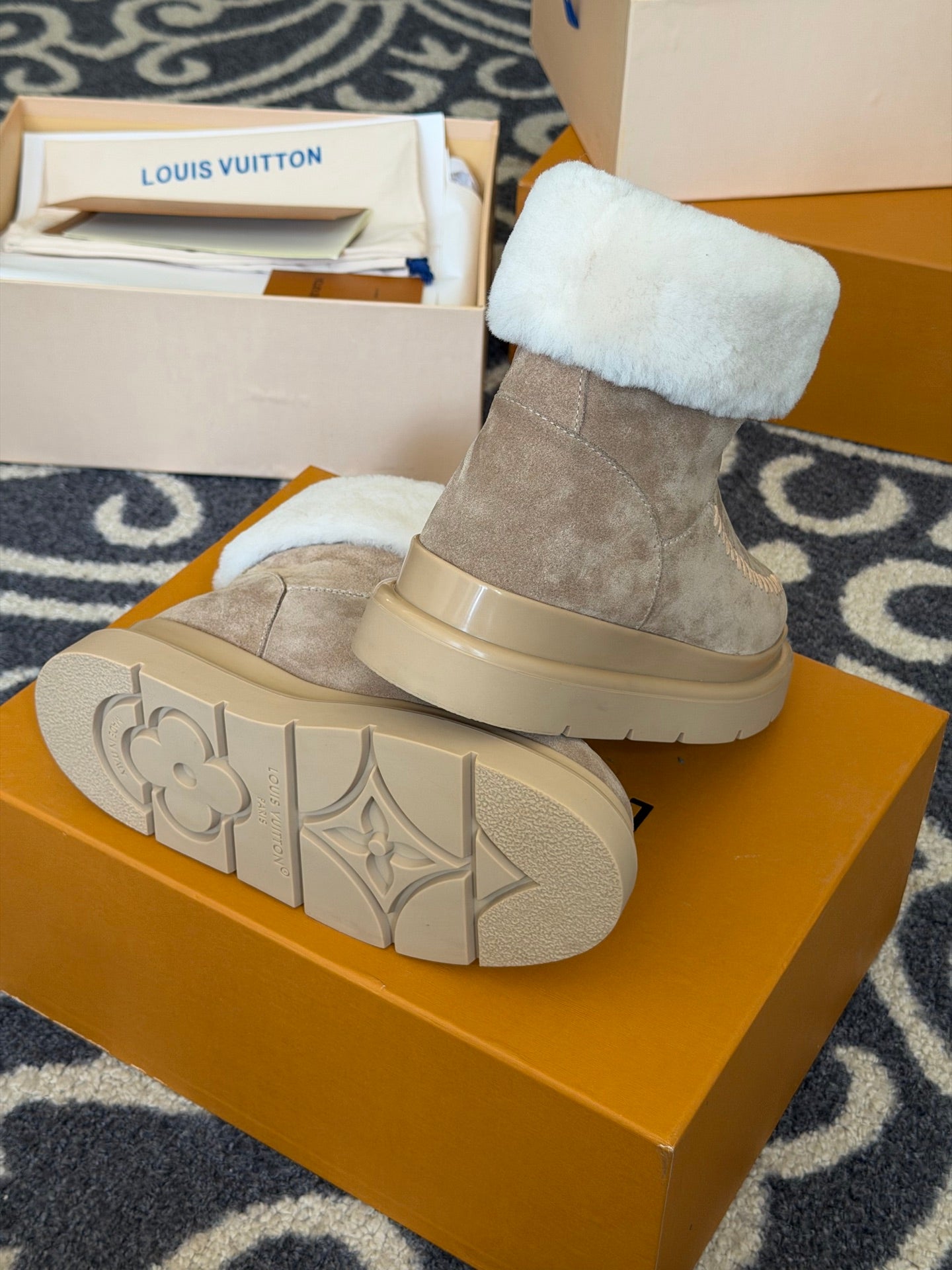 LV 25 Snow Boots Beige Suede Wool 576949