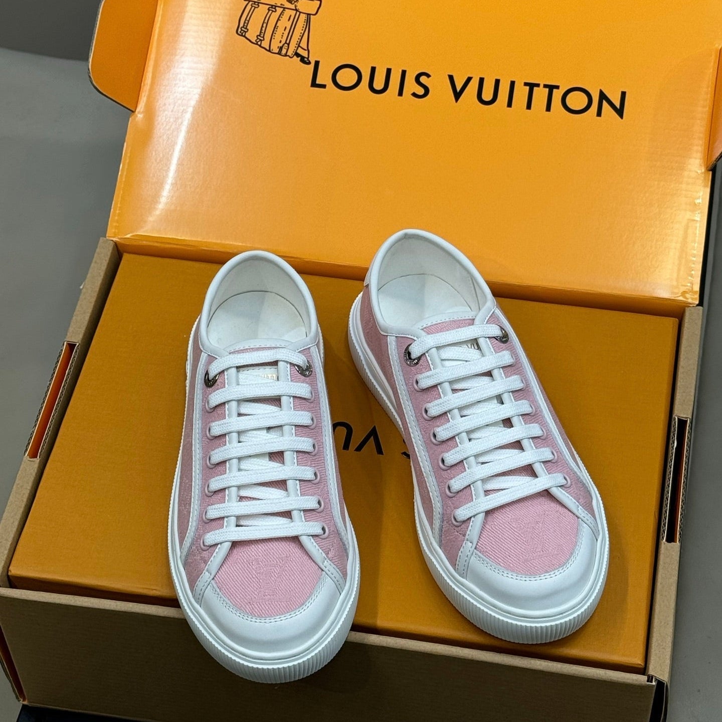 LV 26ss Sneaker Pink White Monogram Denim Leather 621647