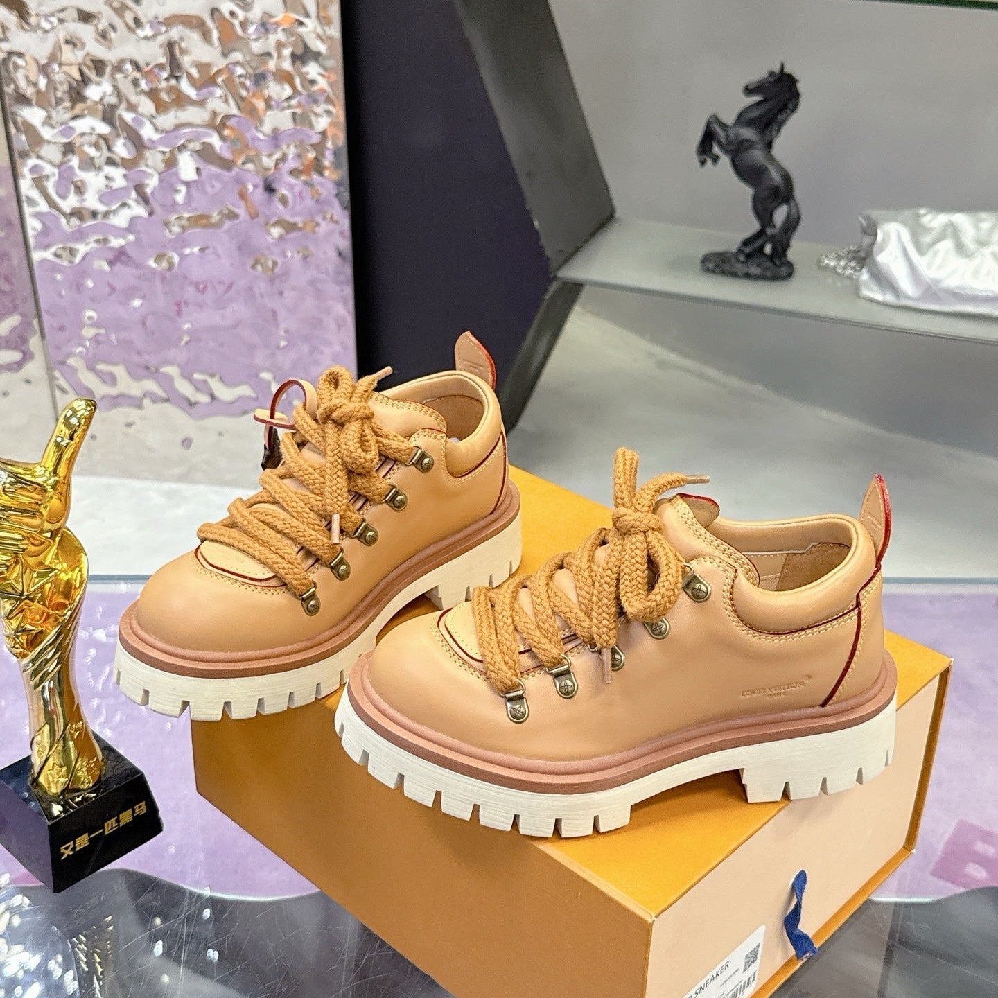 LV 26ss Sneaker Tan Brown Sheepskin 672130