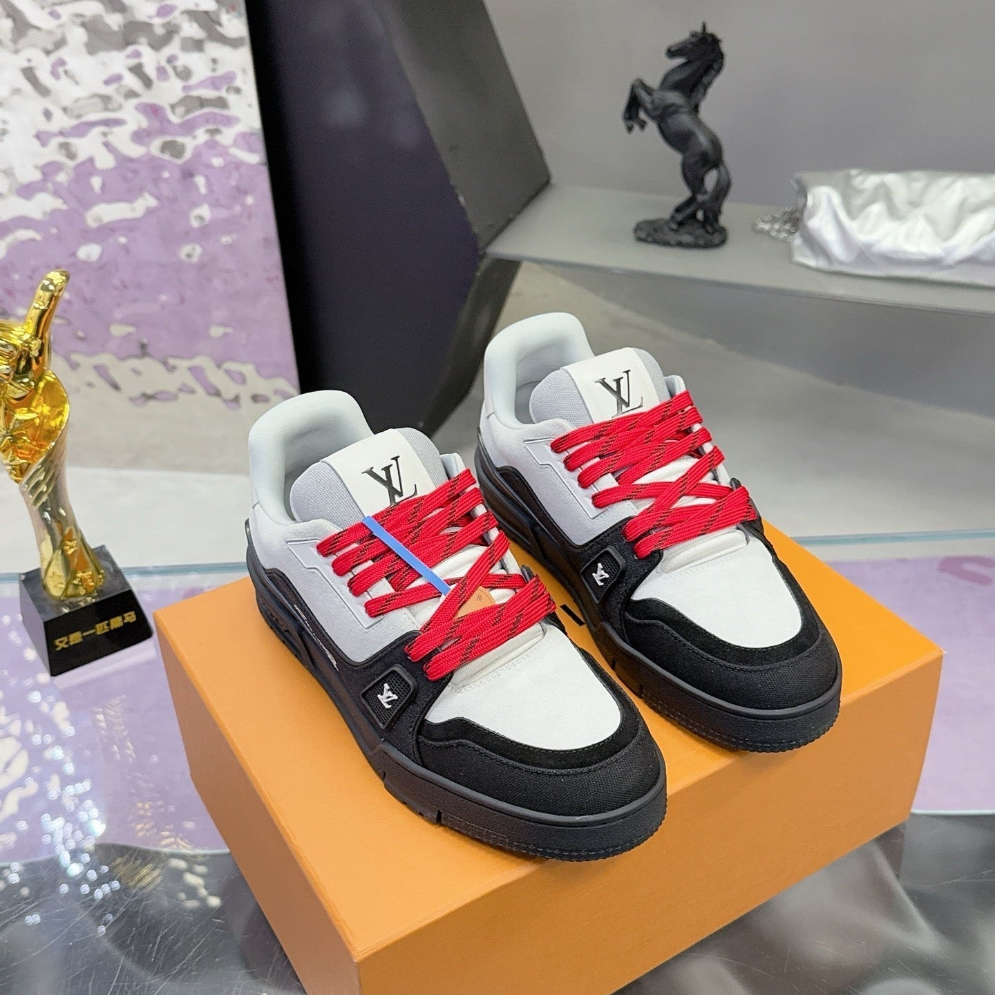 LV x Tyler 26ss Sneaker White Black Red Suede 672139