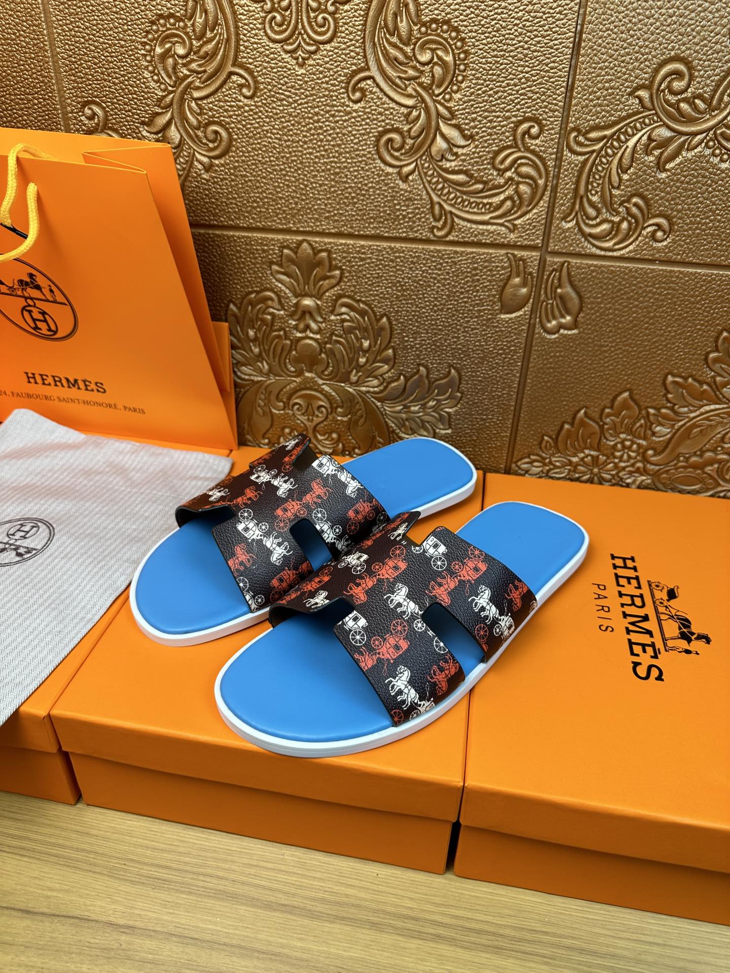HM IZMIR SANDAL LAPIS AND BLACK CALFSKIN WITH HORSE MOTIF
