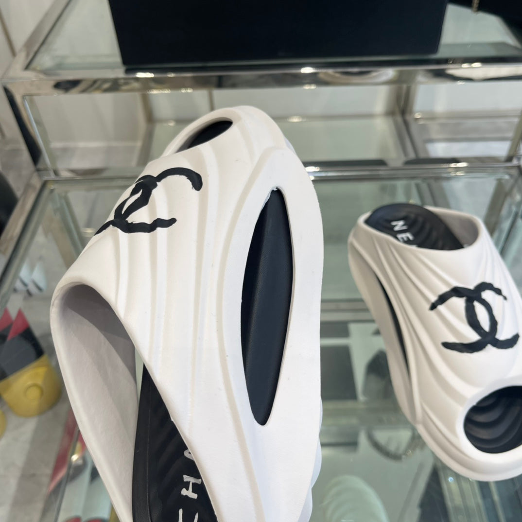 CC Slippers White Foam  204137