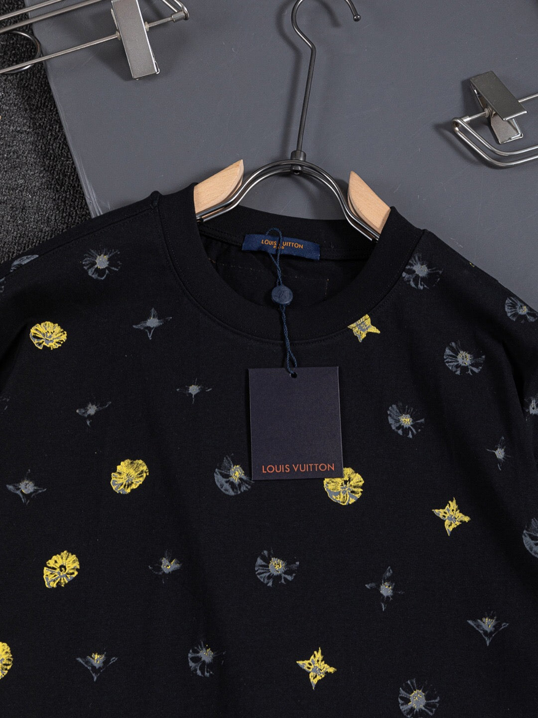 LV 26A Crew Neck Short-Sleeve T-Shirt Monogram Cotton 405635