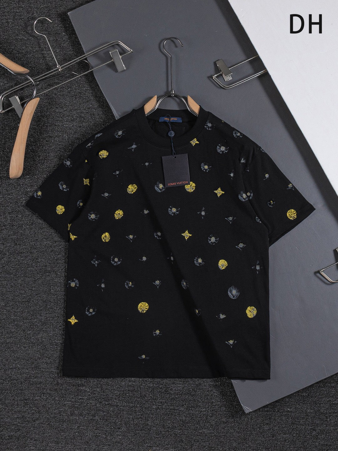 LV 26A Crew Neck Short-Sleeve T-Shirt Monogram Cotton 405635