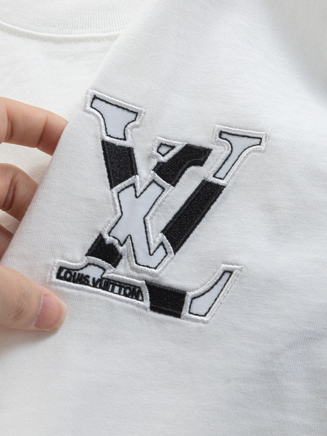 LV 26A Crew Neck Short-Sleeve T-Shirt Cotton 405637