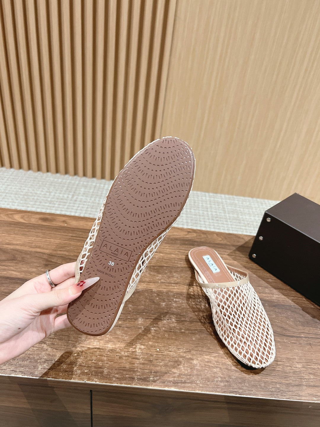 flat mule fishnet beige lambskin
