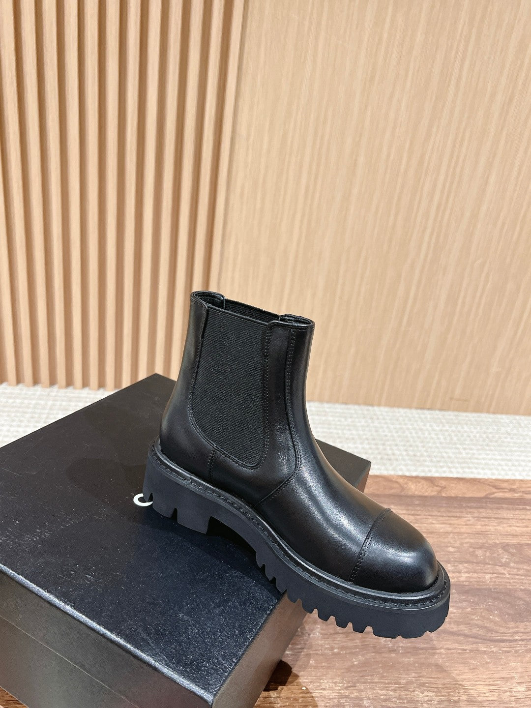 CC Chelsea Ankle Boots Black Calfskin 937074