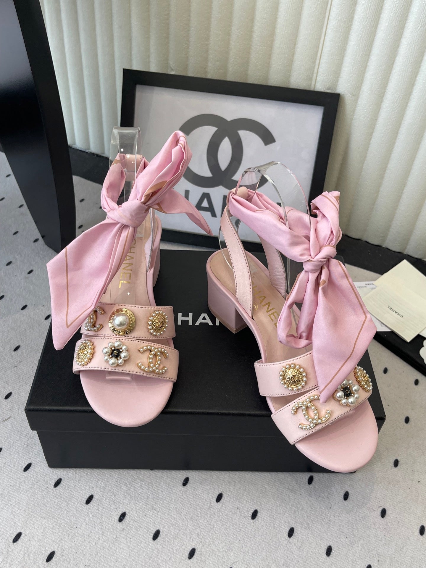 CC 26s Sandals 55 Light Pink Sheepskin Mixed Gold Charm 650083