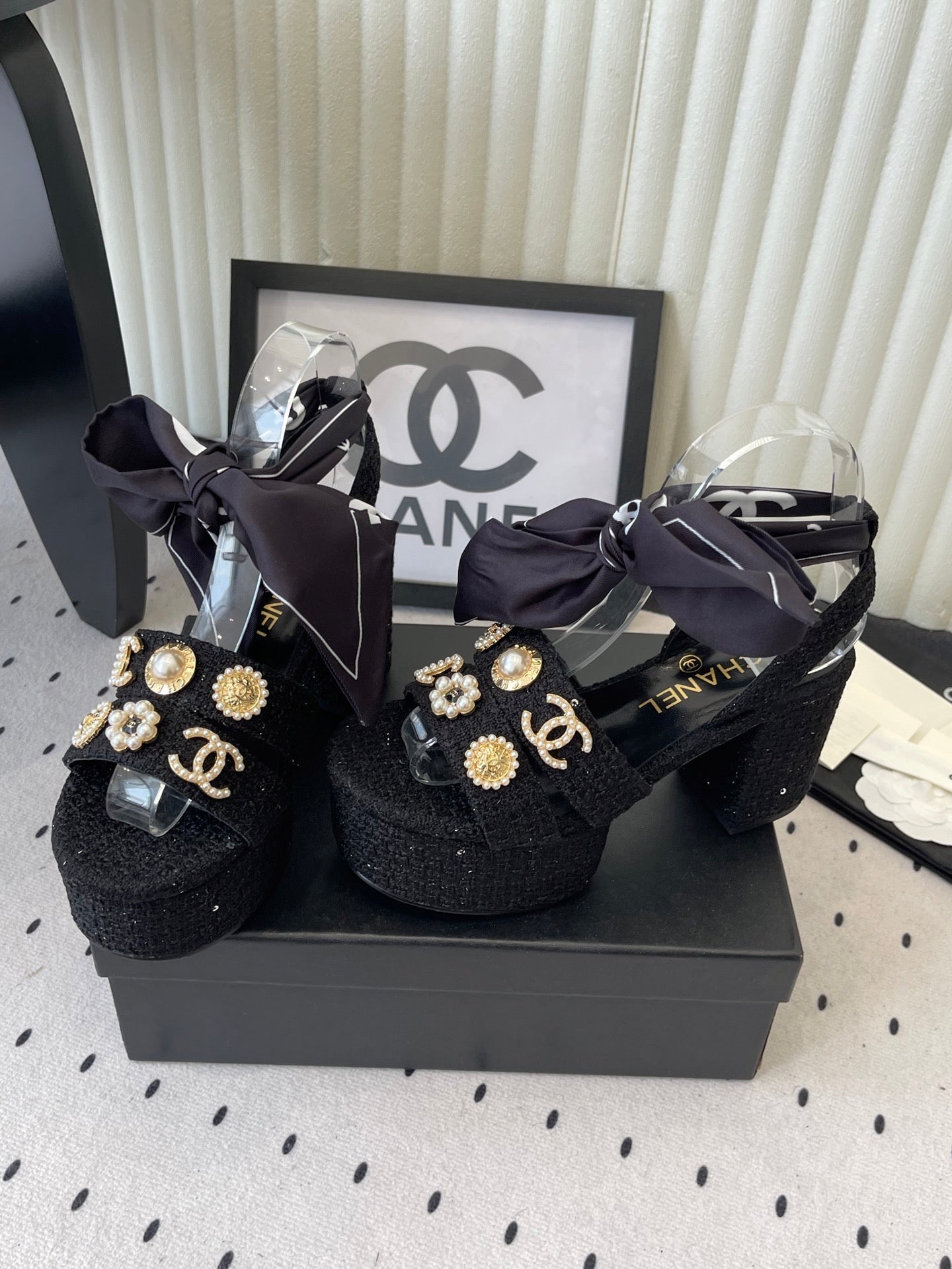 CC 26s Platform Sandals 75 Black Tweed Mixed Gold Charm 650088
