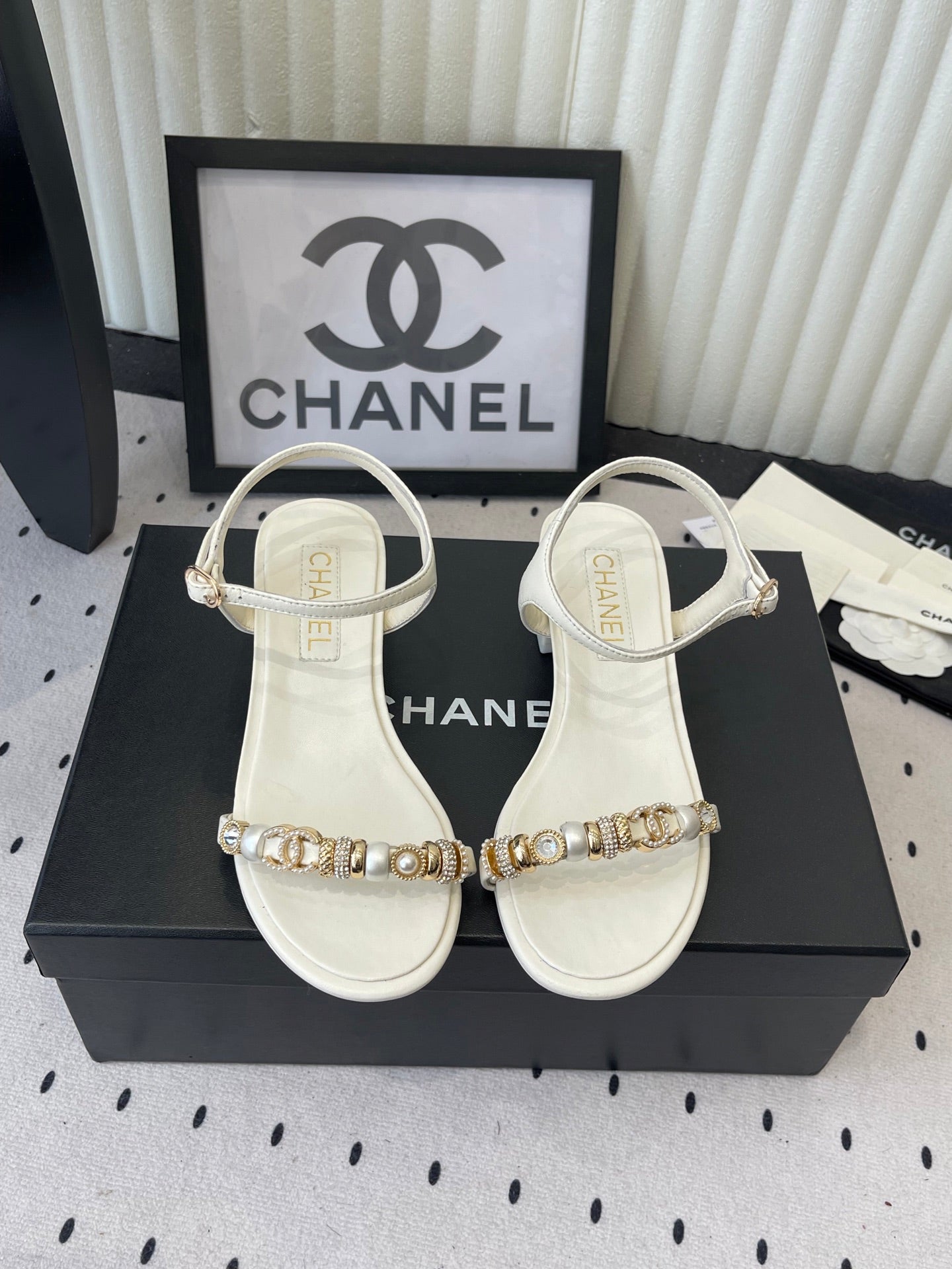 CC 26s Sandals 35 White Sheepskin Pearls 650098
