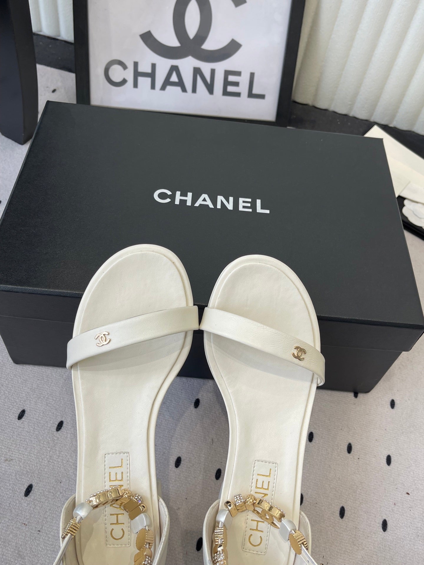 CC 26s Sandals 35 White Sheepskin Pearls 650098