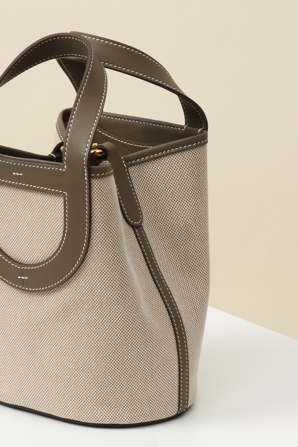 High-end Hermes 2026 In The Loop Bag 22cm Canvas Swift Calfskin