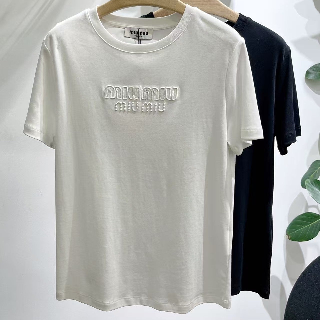 Miumiu 2026 Short-sleeved T-shirt With 3D Embroidered Logo White Black Cotton