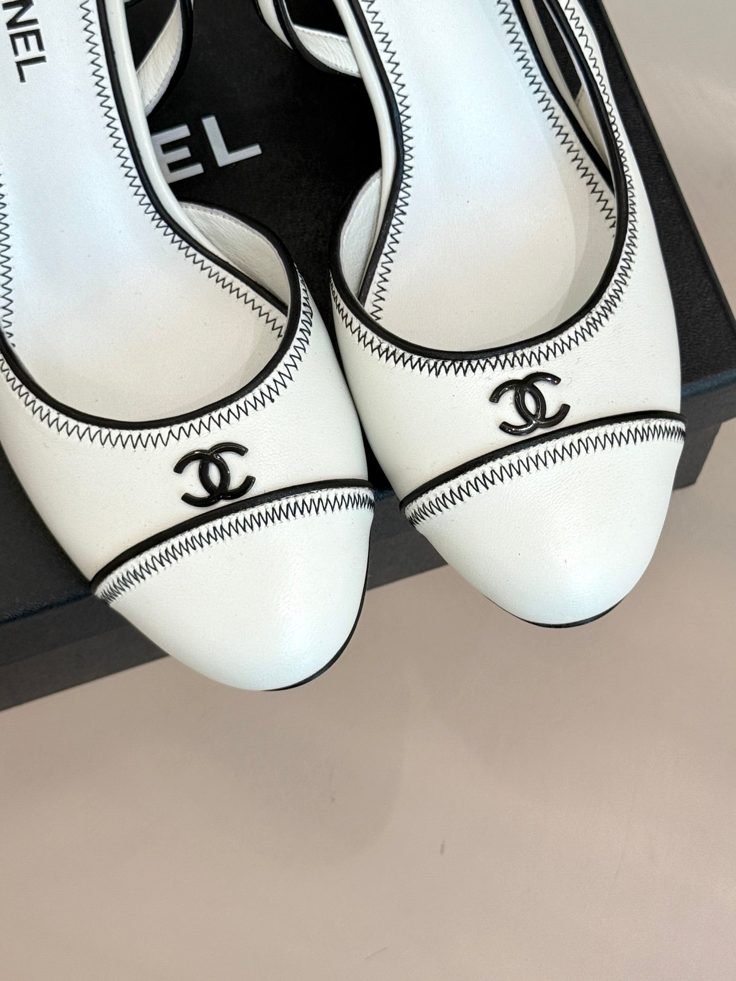 Chanel 25 Slingback White Black Sheepskin 473059