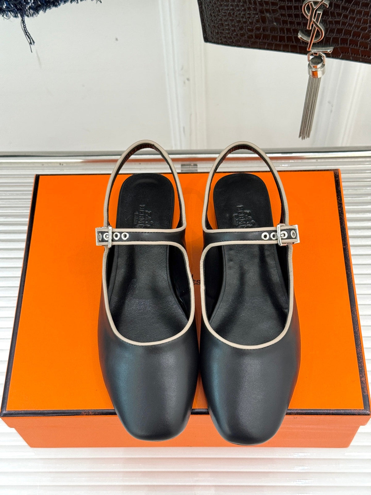 HM flat sandals black lambskin 474116