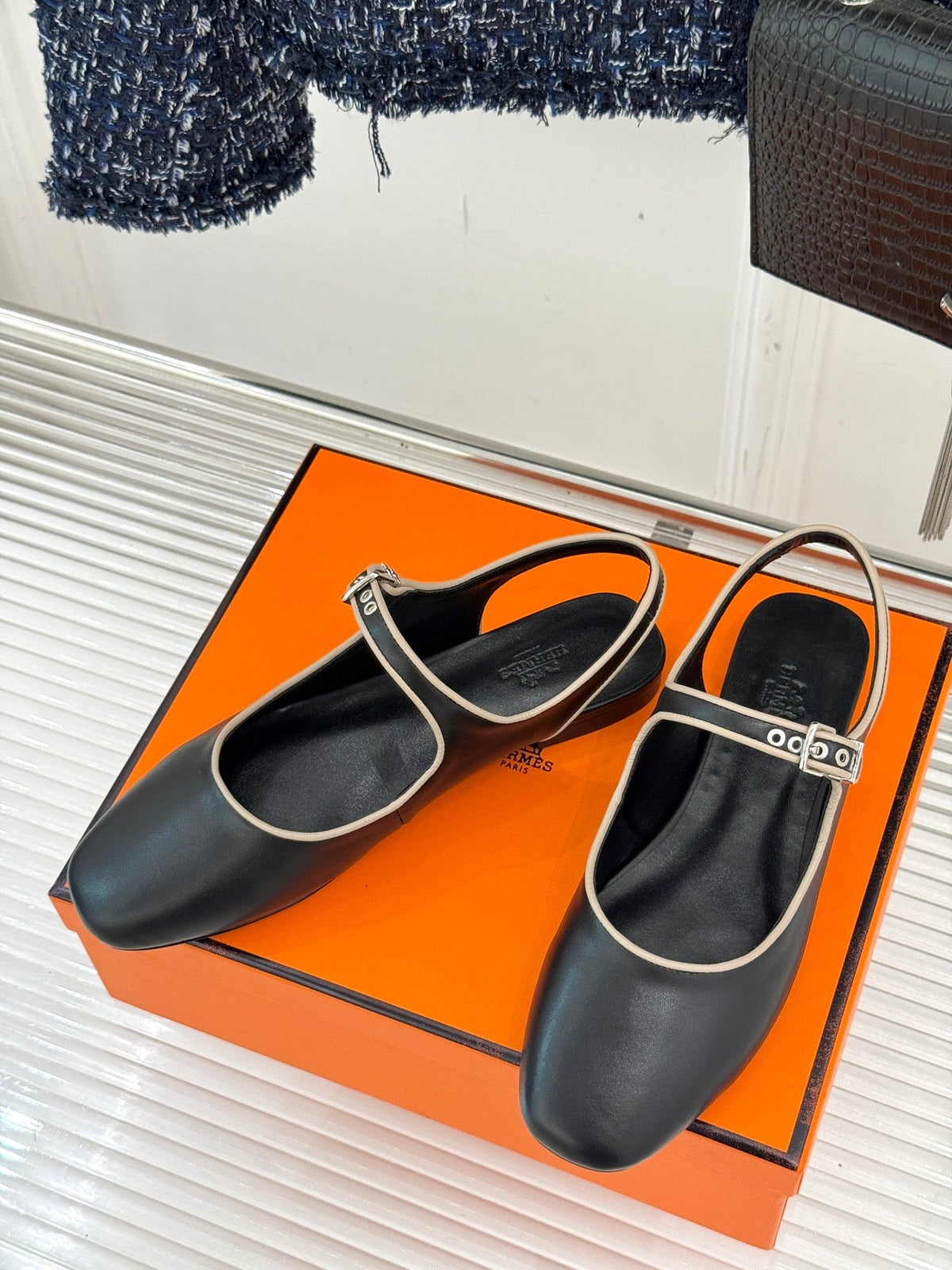 HM flat sandals black lambskin 474116