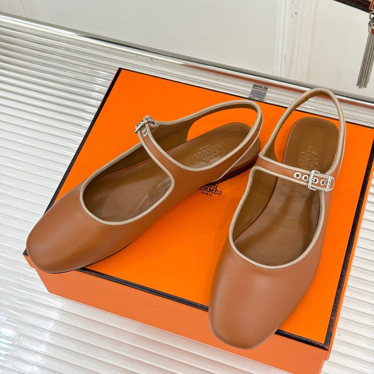 HM flat sandals brown lambskin 474117