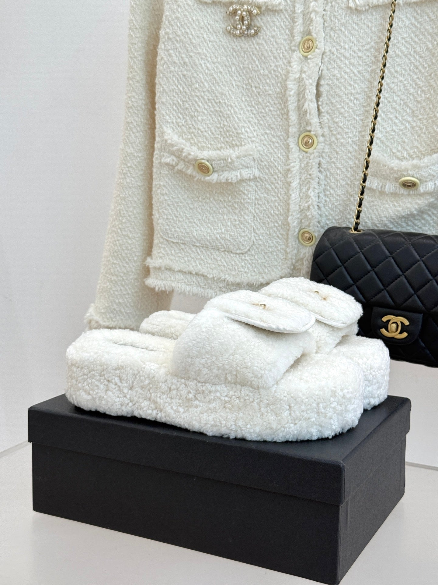 Chanel 25 Buckle Flip-up Thick-soled Slippers White Wool 465387