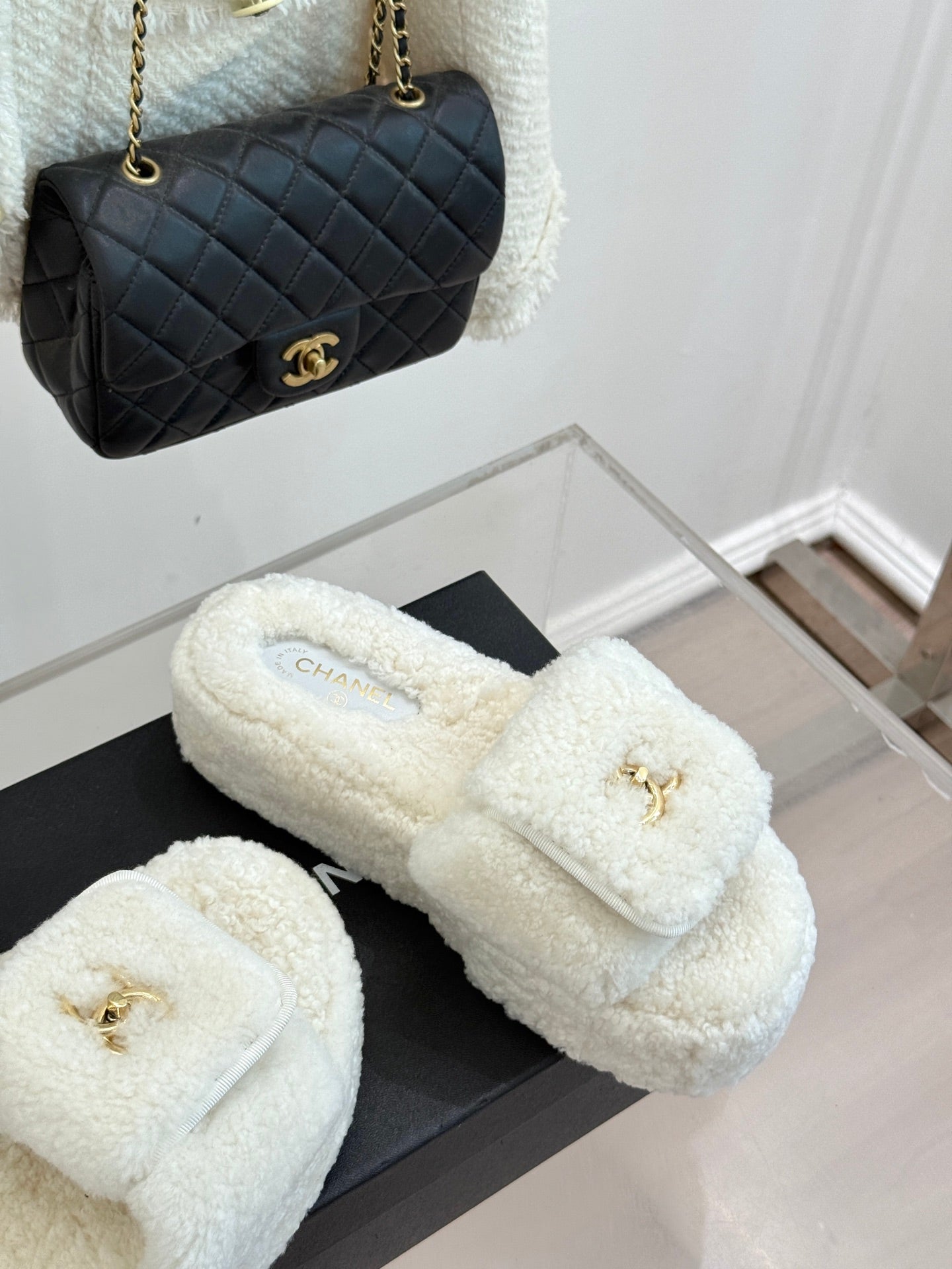 Chanel 25 Buckle Flip-up Thick-soled Slippers White Wool 465387