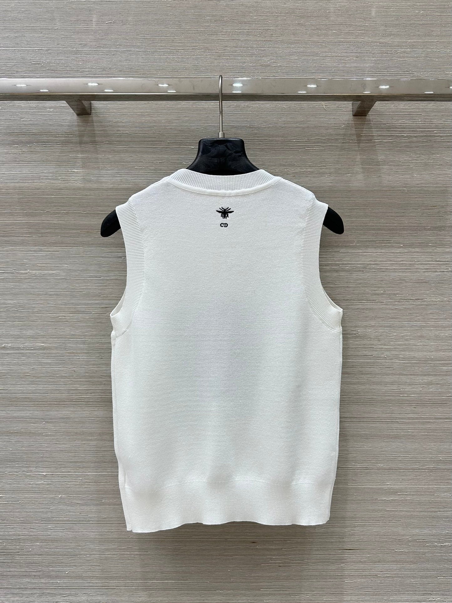 CD 25 Snake Embroidery Knitted Vest Top White Tencel Wool