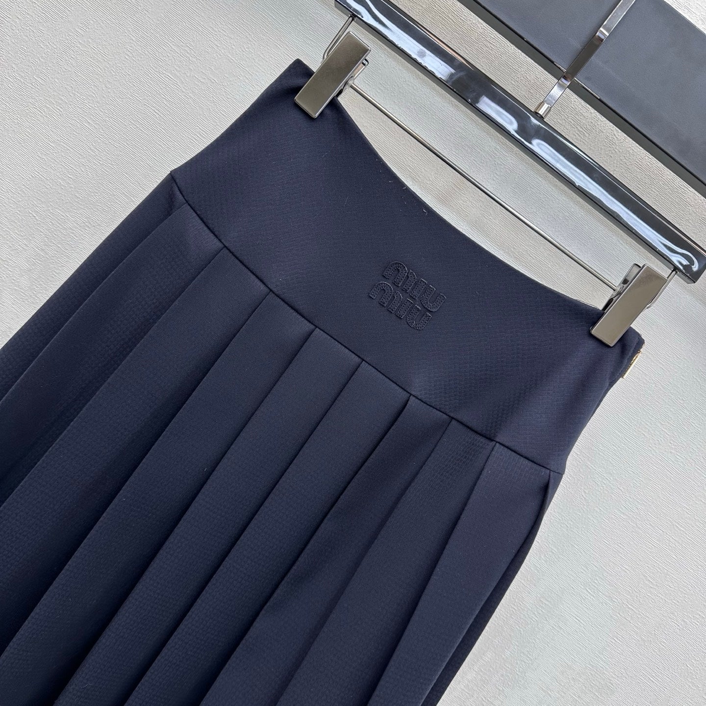 Miumiu 2026 Leather-buckled Pleated Midi Skirt Navy Blue Cotton 356069