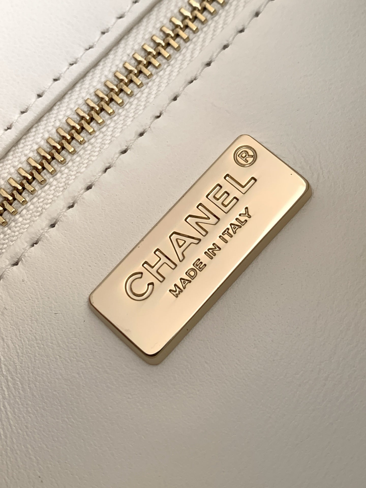 Chanel 2026 Bag 21cm White Black Sequin 331213