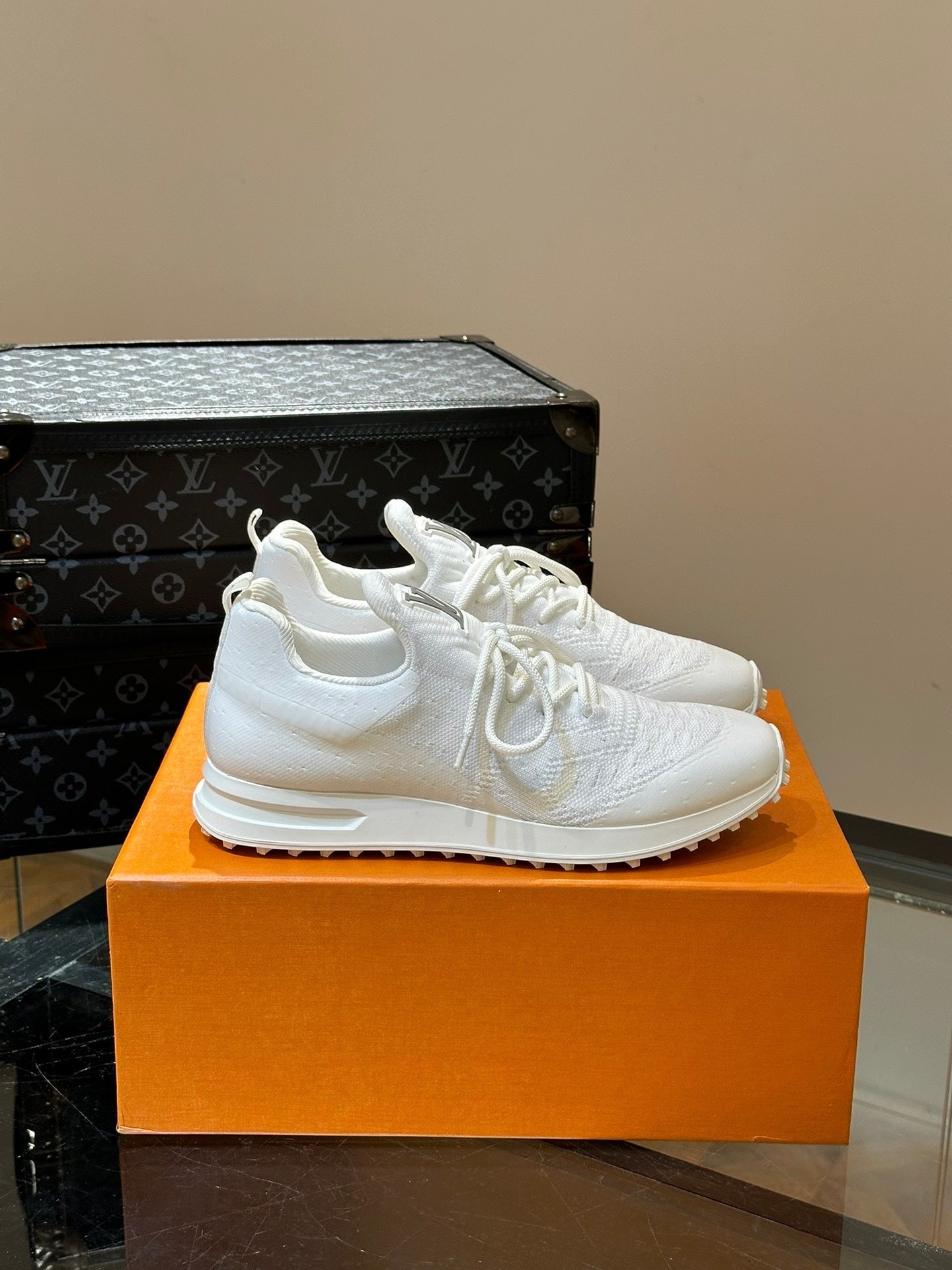 LV SNEAKERS IN WHITE CALFSKIN AND FABRIC BREATHABLE