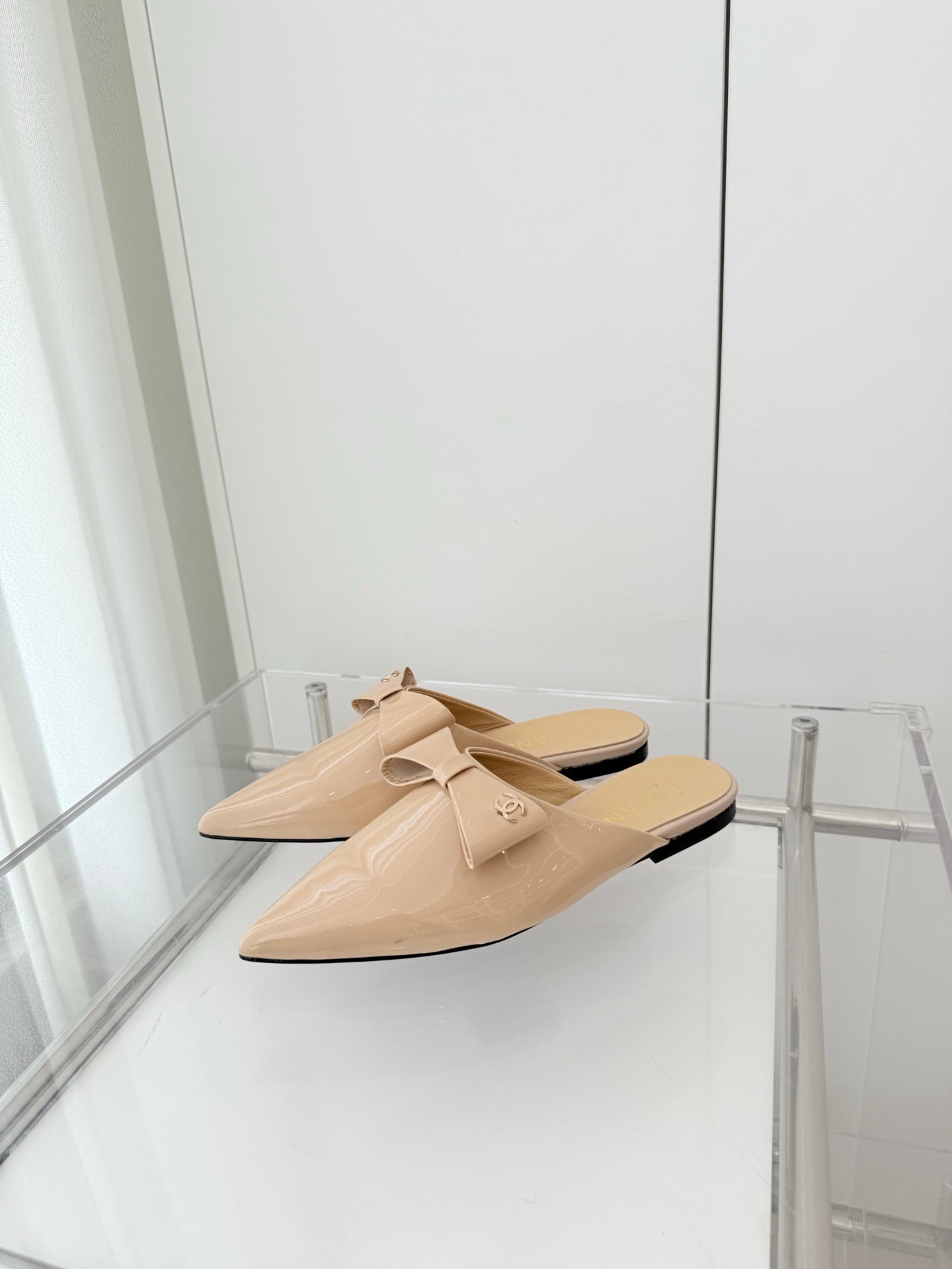 Chanel 2026 New Flat Mules Patent Leather Sheepskin 823436