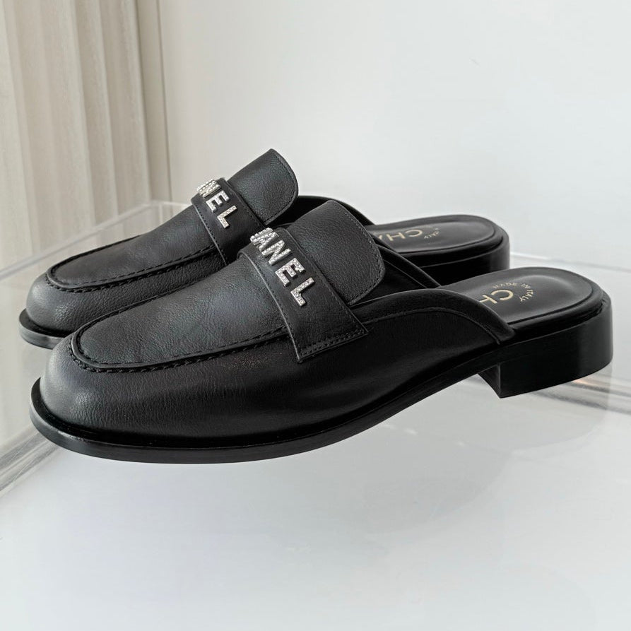 Chanel 2026 Diamond Logo Mules Cowhide Sheepskin 823471