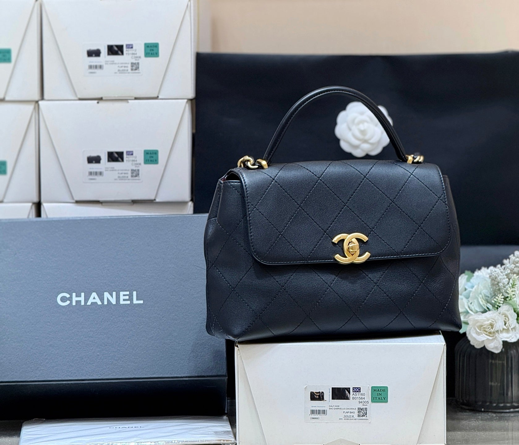 Chanel 2026 Handle Bag 28cm Black Cowhide 290241