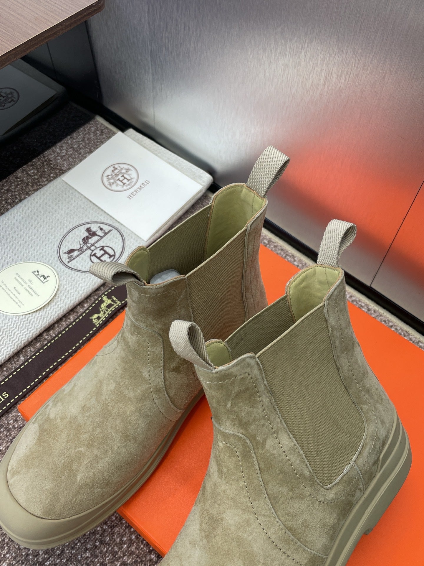HM 25  Chelsea Ankle Boots Taupe Suede 508487