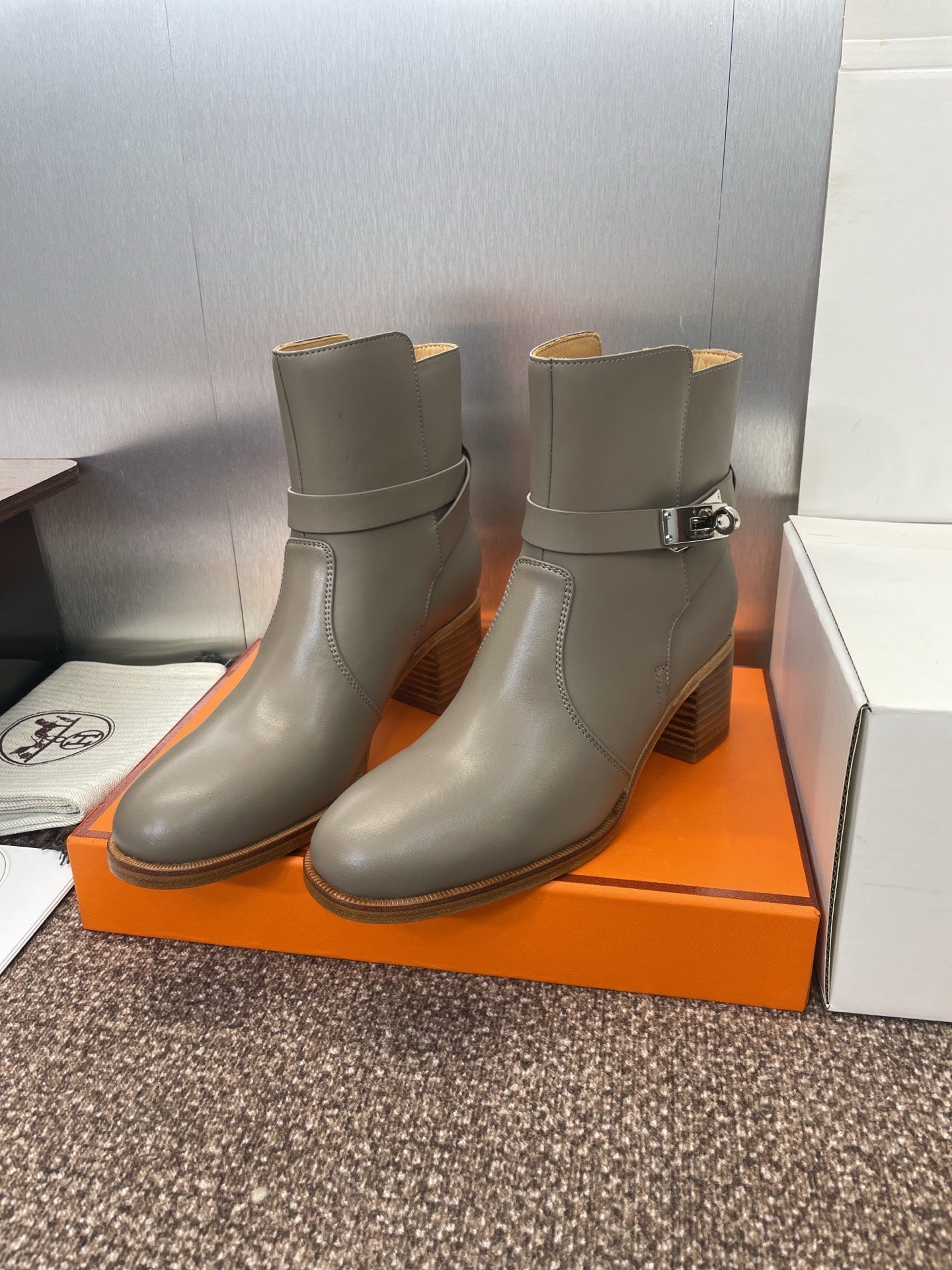 HM 25 Jill Ankle Boot Gray Calfskin 508491