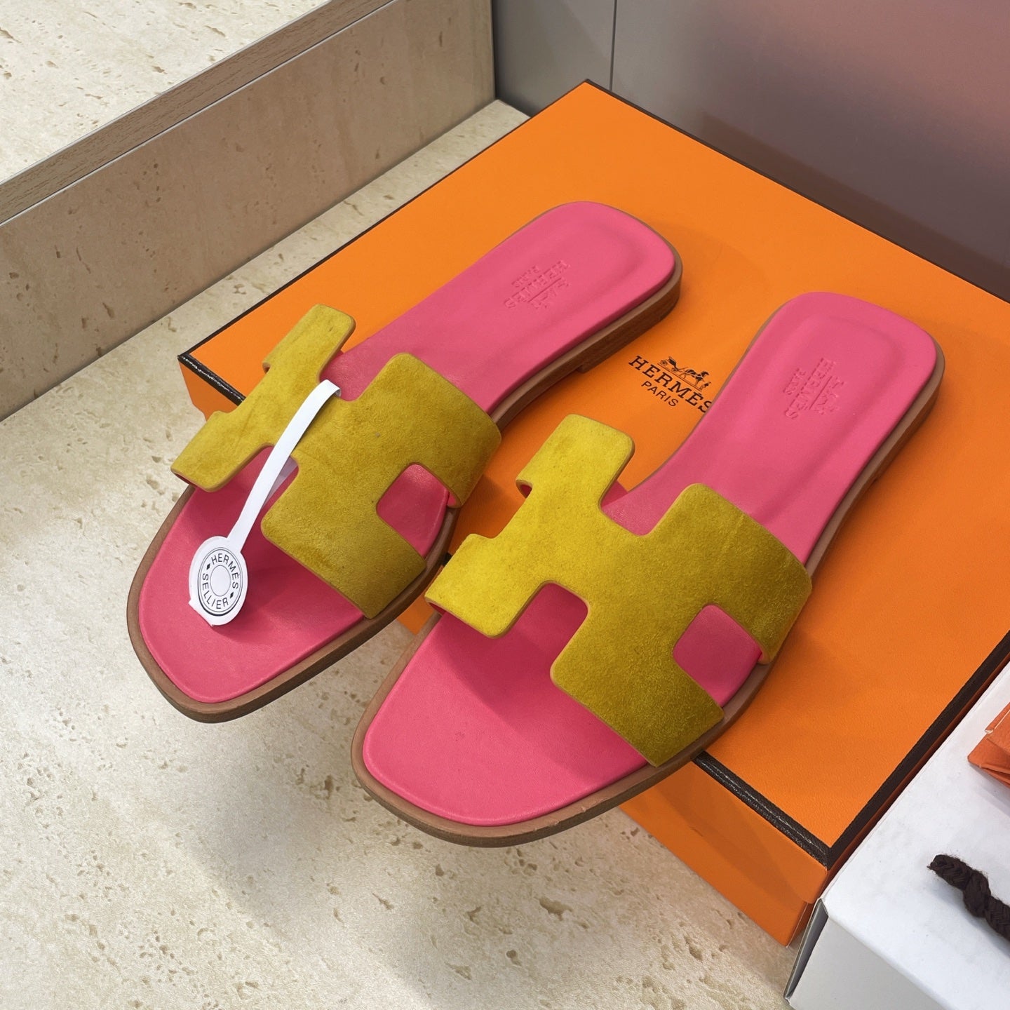 HM 26ss  Oran Sandals Pink Yellow Suede Cowhide 607207