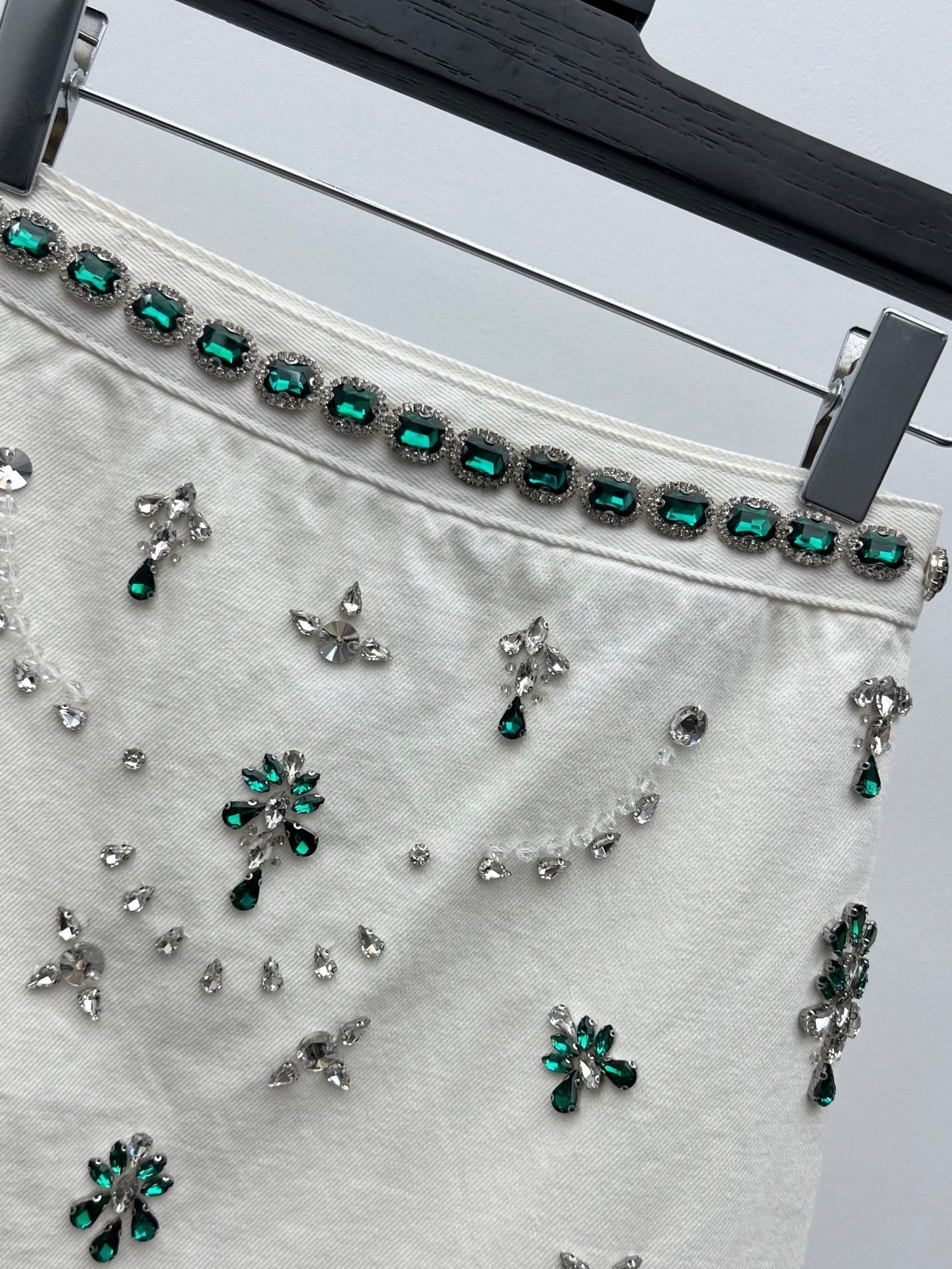 Miumiu 2026 Emerald-studded Midi Skirt White Green Cotton