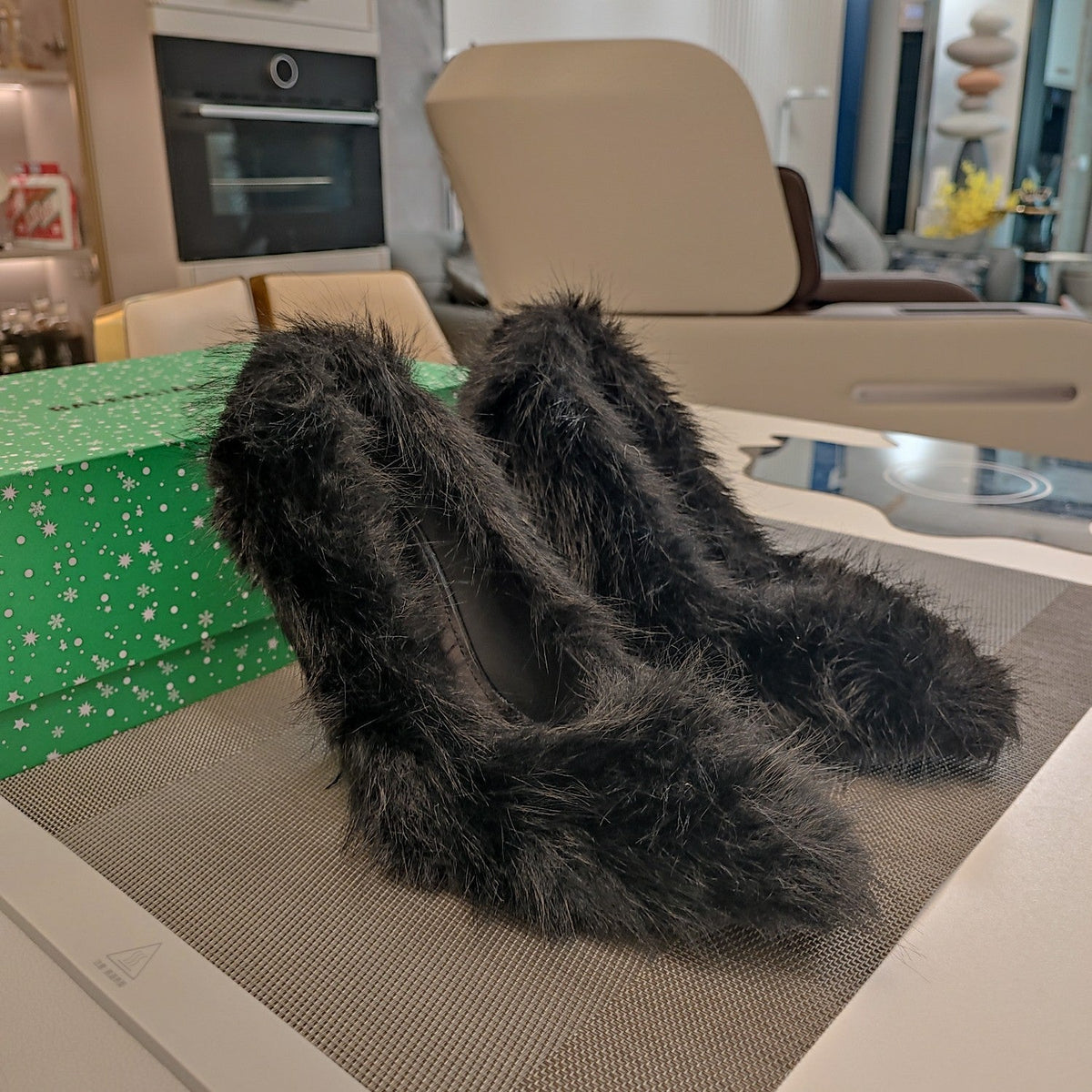 FURRY PUMPS 90MM IN BLACK FOX FUR