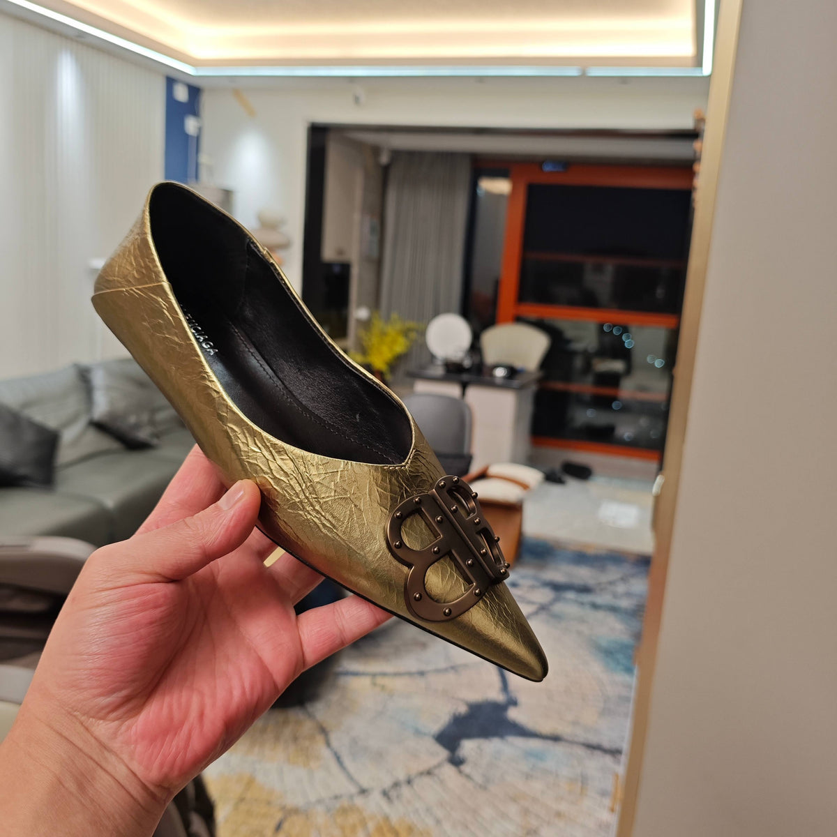 POINTED BALLET FLATS IN GOLD METALLIC SHINY CRACKED SHEEPSKIN