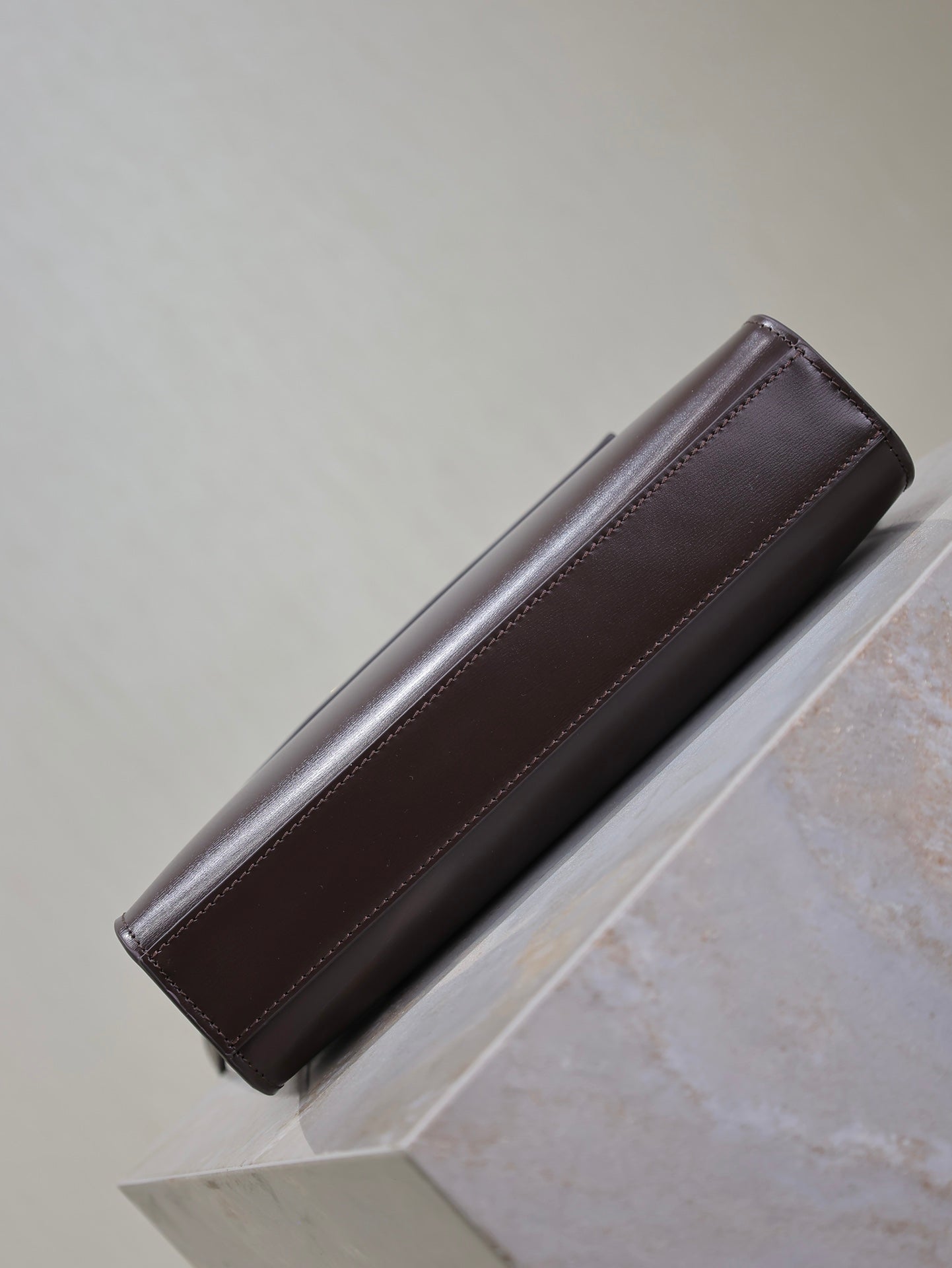 MANHATTAN IN BOX SMALL 24 IN DARK BURGUNDY CALFSKIN GOLD HARDWARE