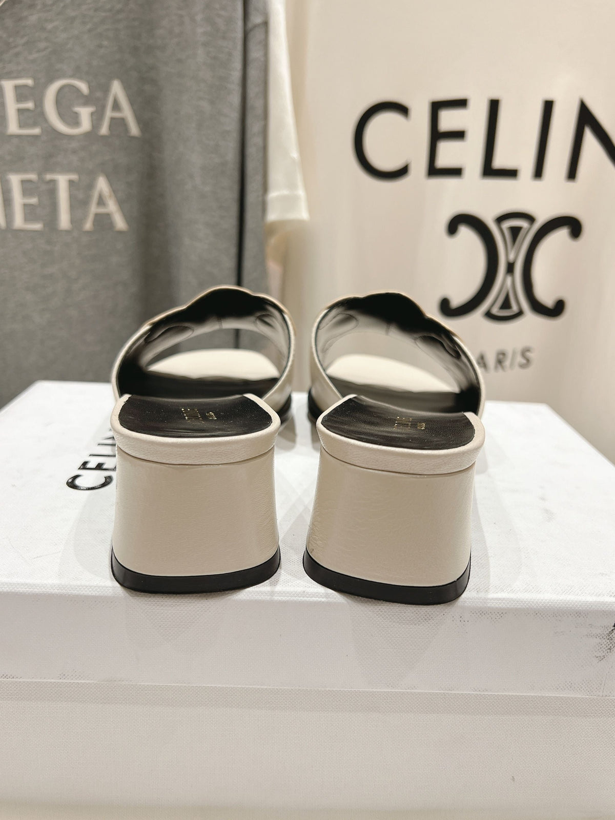 CELINE 25C CLEMENCE MULE WHITE SHEEPSKIN 236749