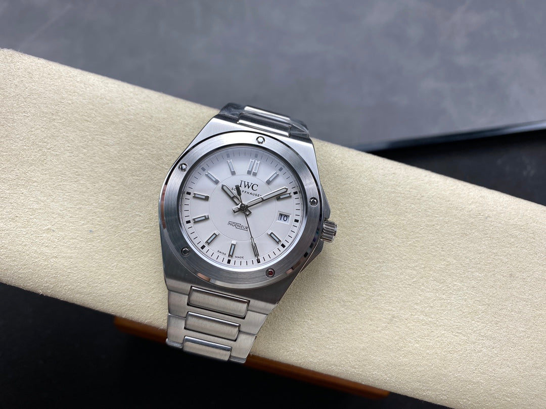 IWC Ingenieur 40mm Cream Dial Sliver White Numerals Steel Case