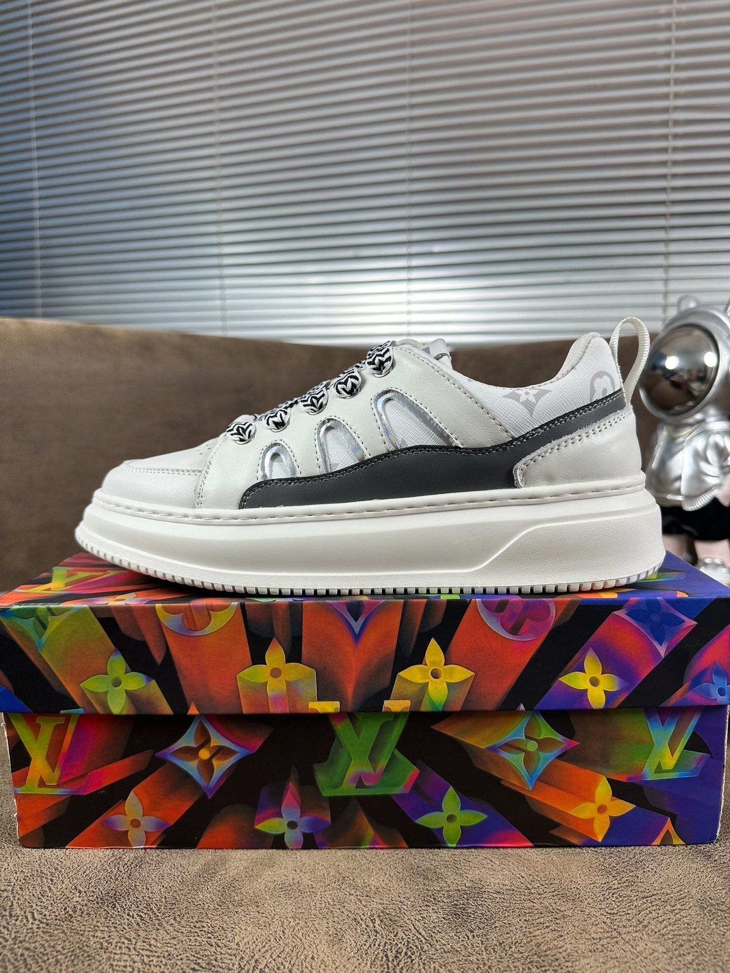 LV TRAINER SHOES IN WHITE MIX BLACK CALFSKIN
