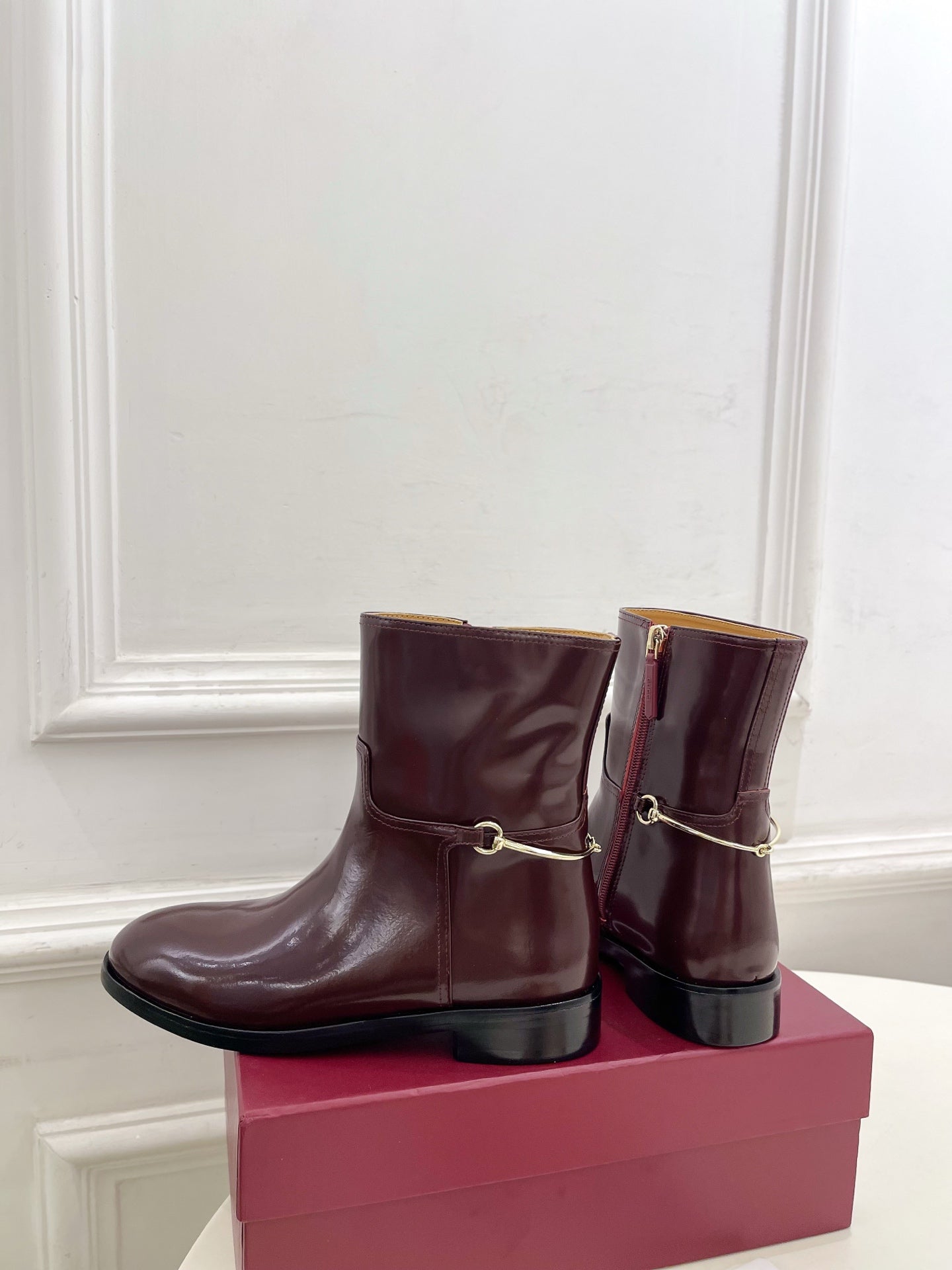 Gucci 25𝐬𝐬 horsebit  ankle boots burgundy patent calfskin 435385