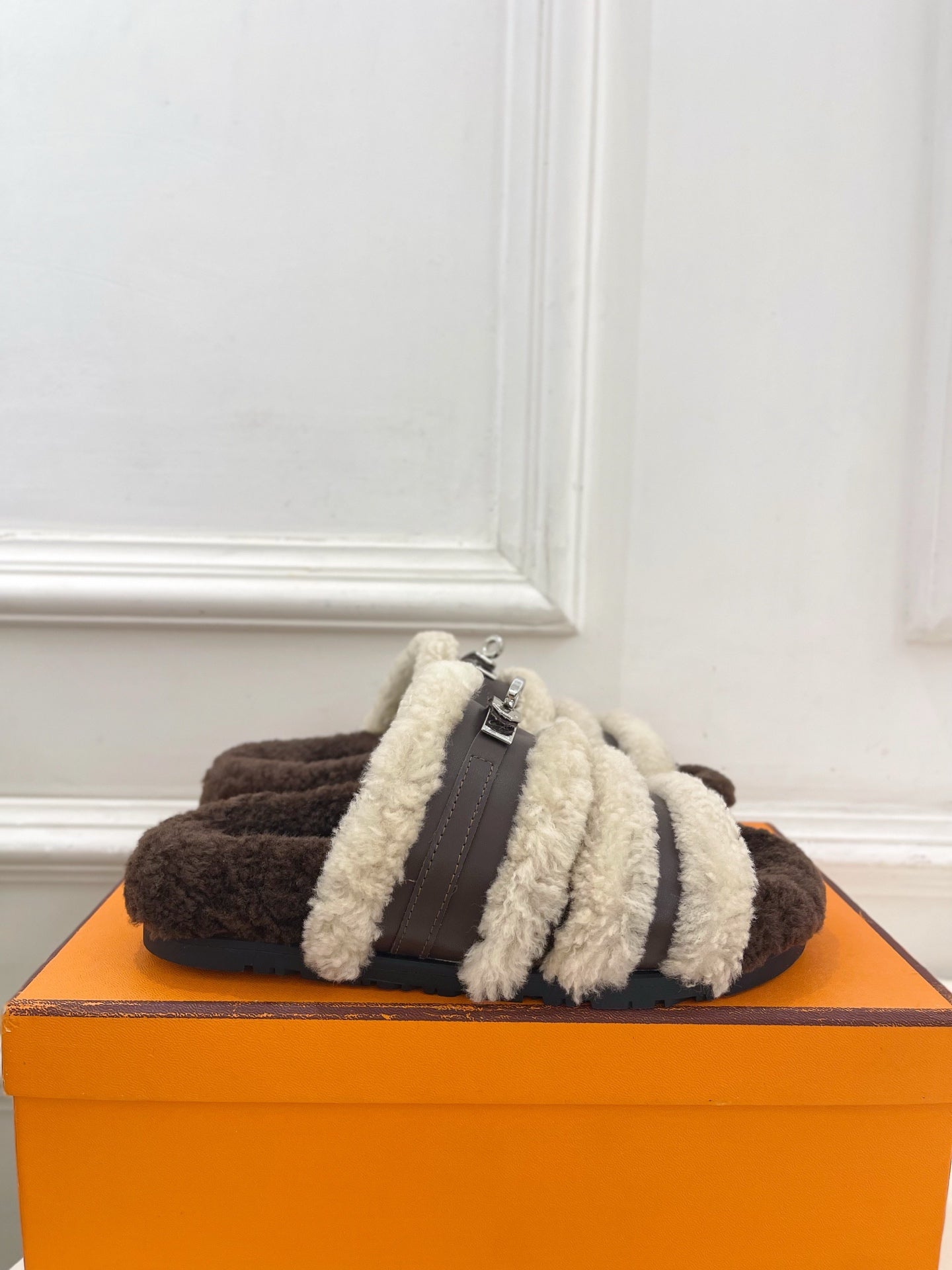 HM Slippers Classic Kelly Sliver Buckle Brown Wool 479616