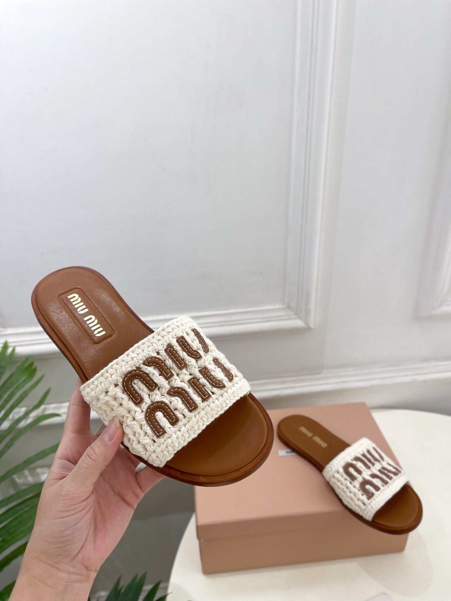MIU Flat Slippers Brown White Knitted Fabric Sheepskin 631916