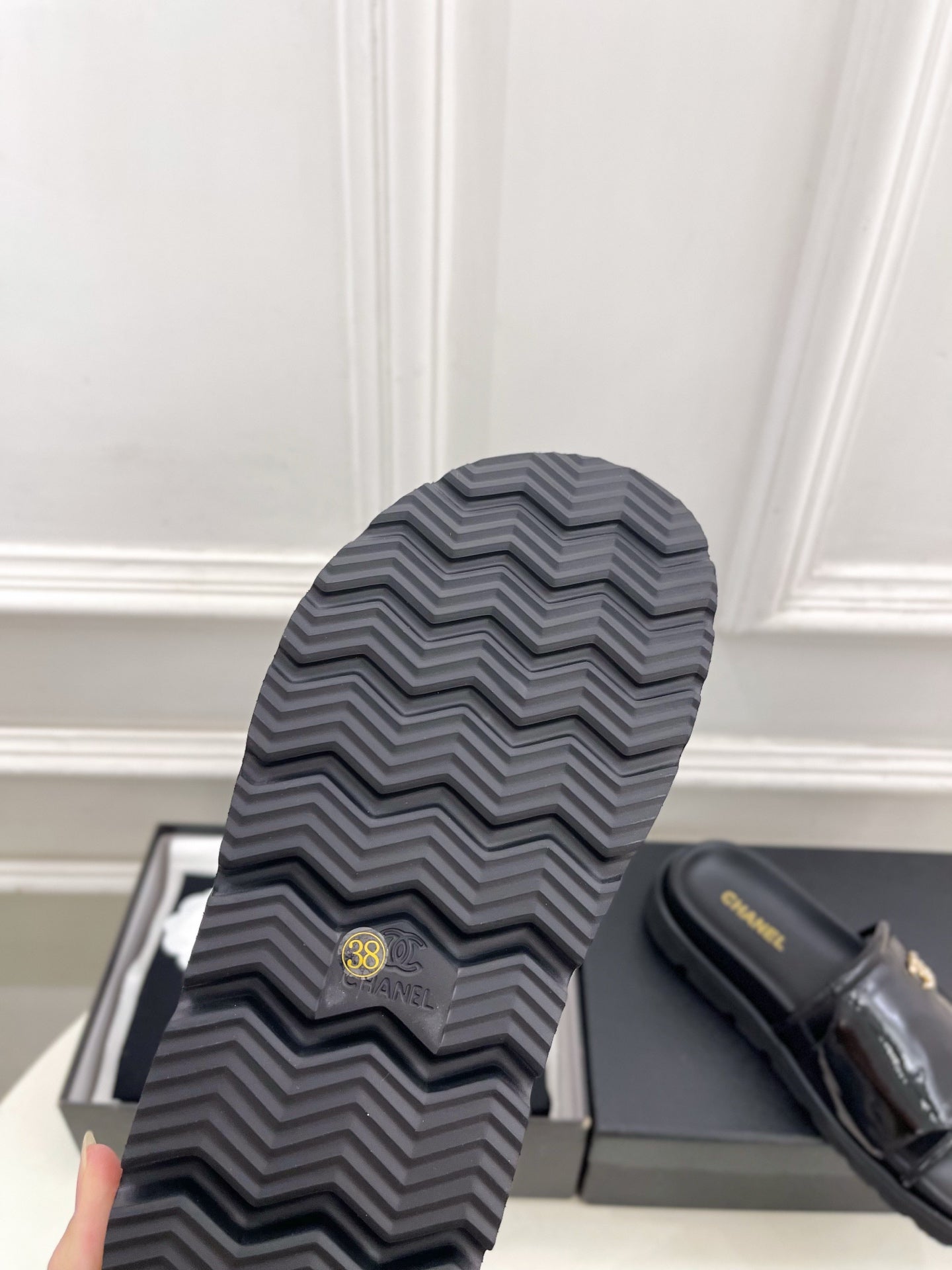 Chanel 2026 Platform Casual Slippers Patent Leather Sheepskin 831556
